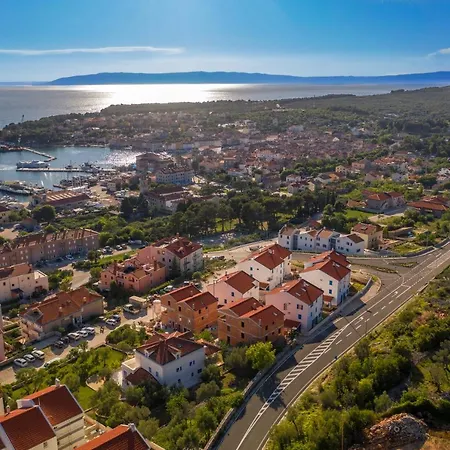Luxury Landing Cres