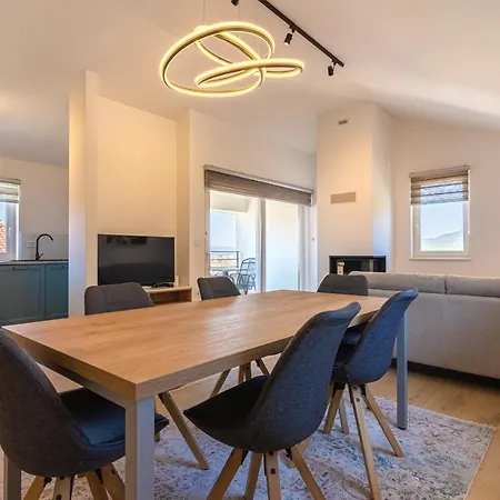 Luxury Landing Apartment